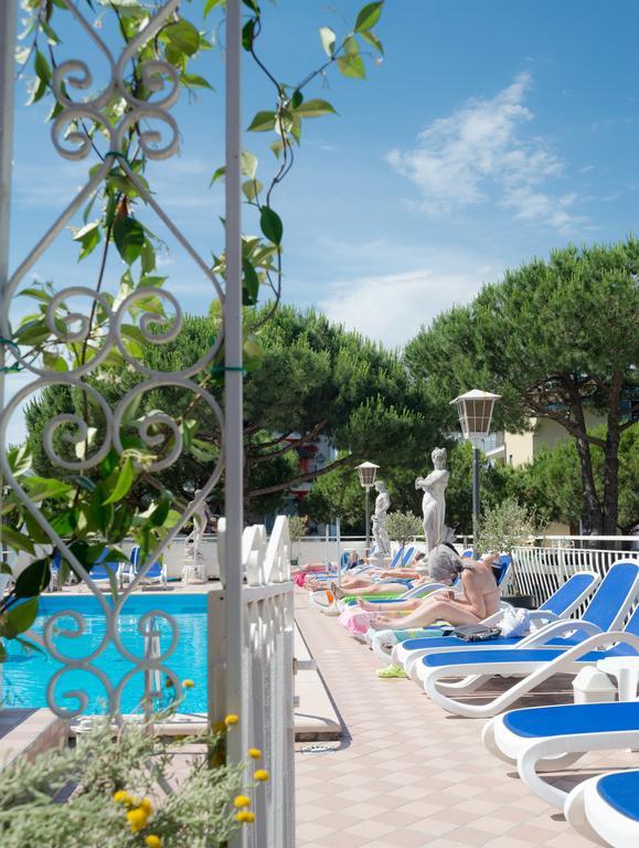 Hotel Trevi Lido di Jesolo Esterno foto