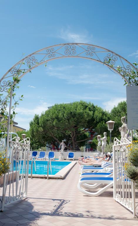 Hotel Trevi Lido di Jesolo Esterno foto
