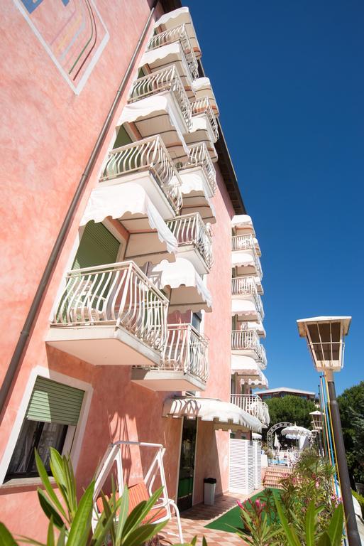 Hotel Trevi Lido di Jesolo Esterno foto